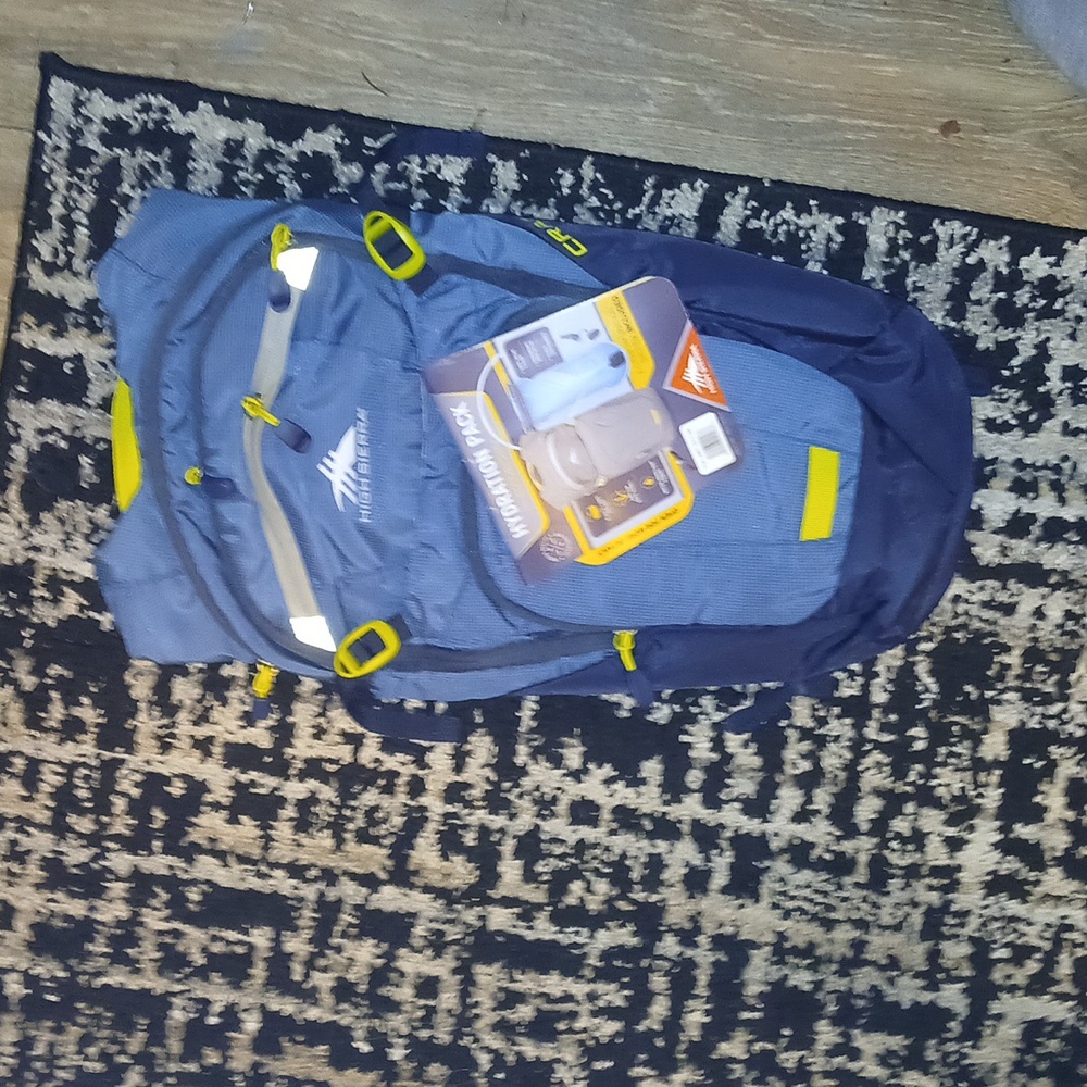 High Sierra Blue and Yellow Hydration Pack NWT